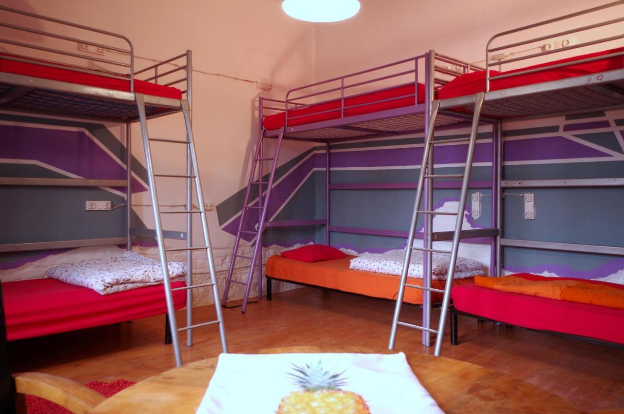 Ananas Hostel Печ Екстериор снимка